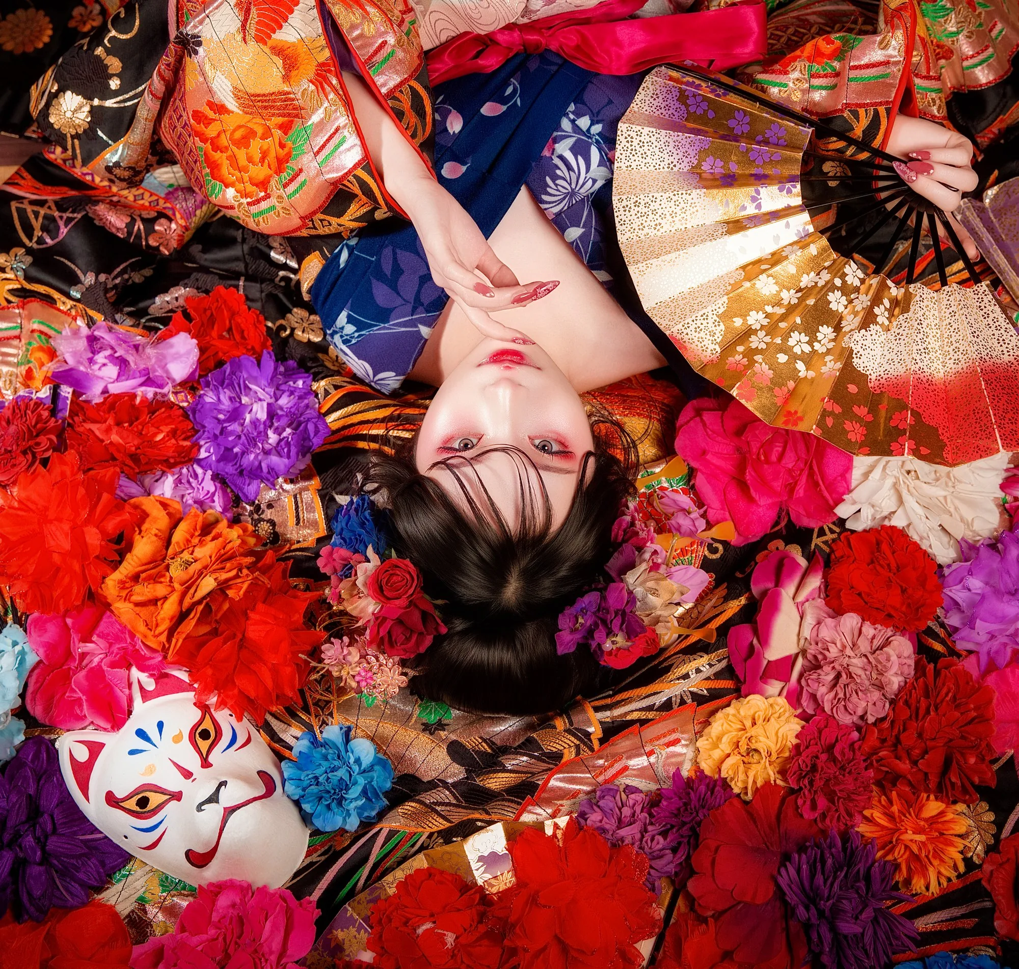 Oiran photo experience main visual surrounded by vivid flowers