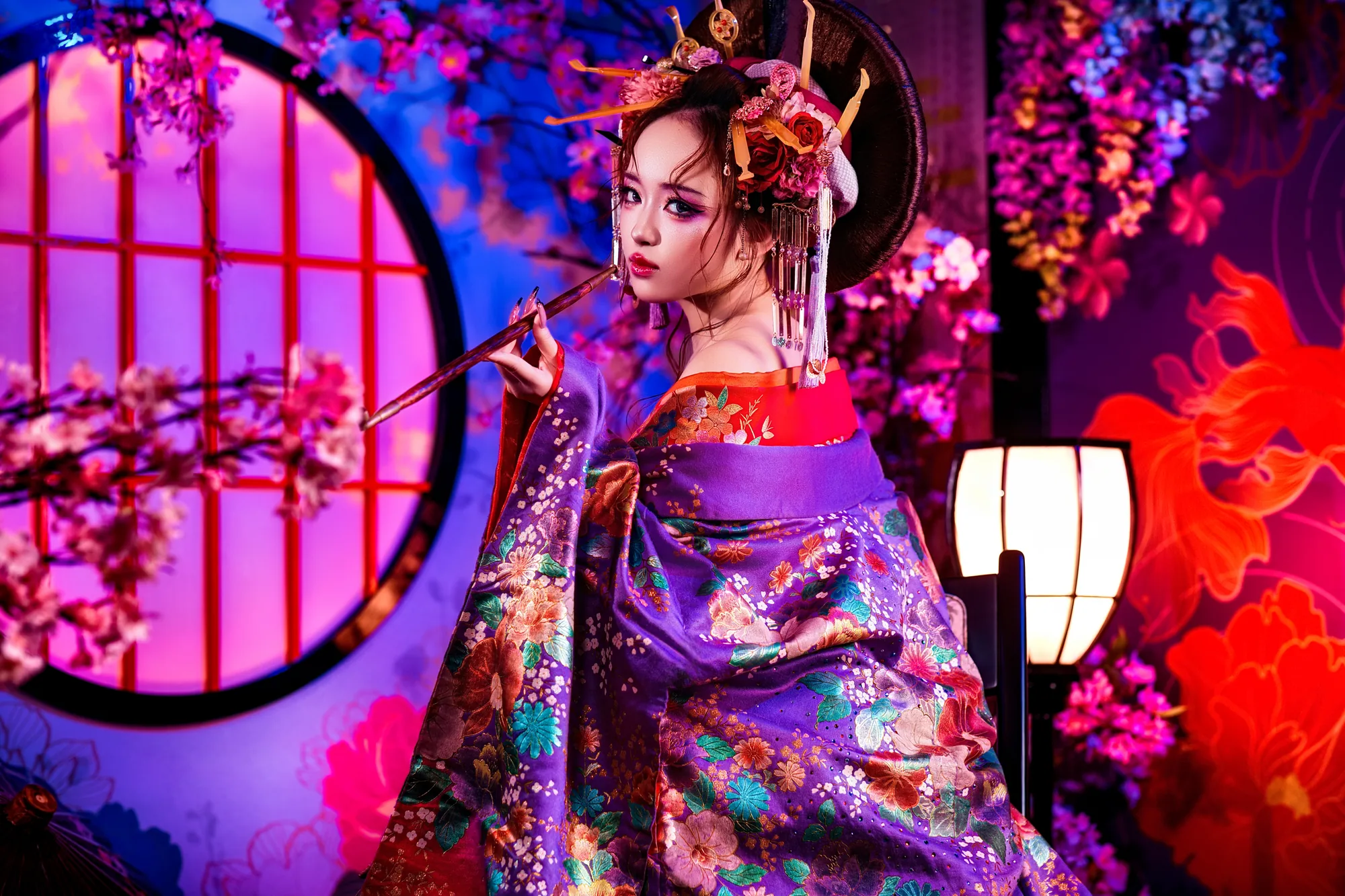 Oiran photo experience in a purple uchikake holding a kiseru pipe