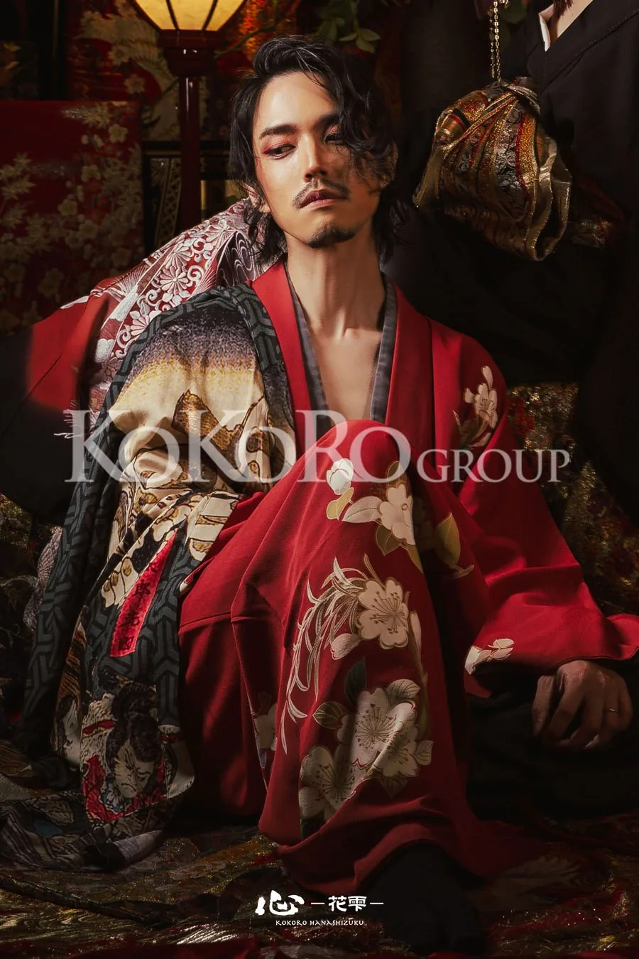 Men's kimono photoshoot — in a crimson haori