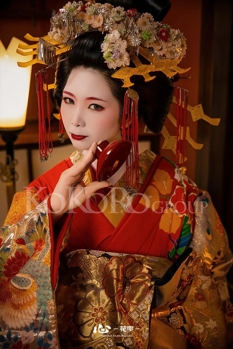 The makeup of a tayu, composed of white, black and rouge