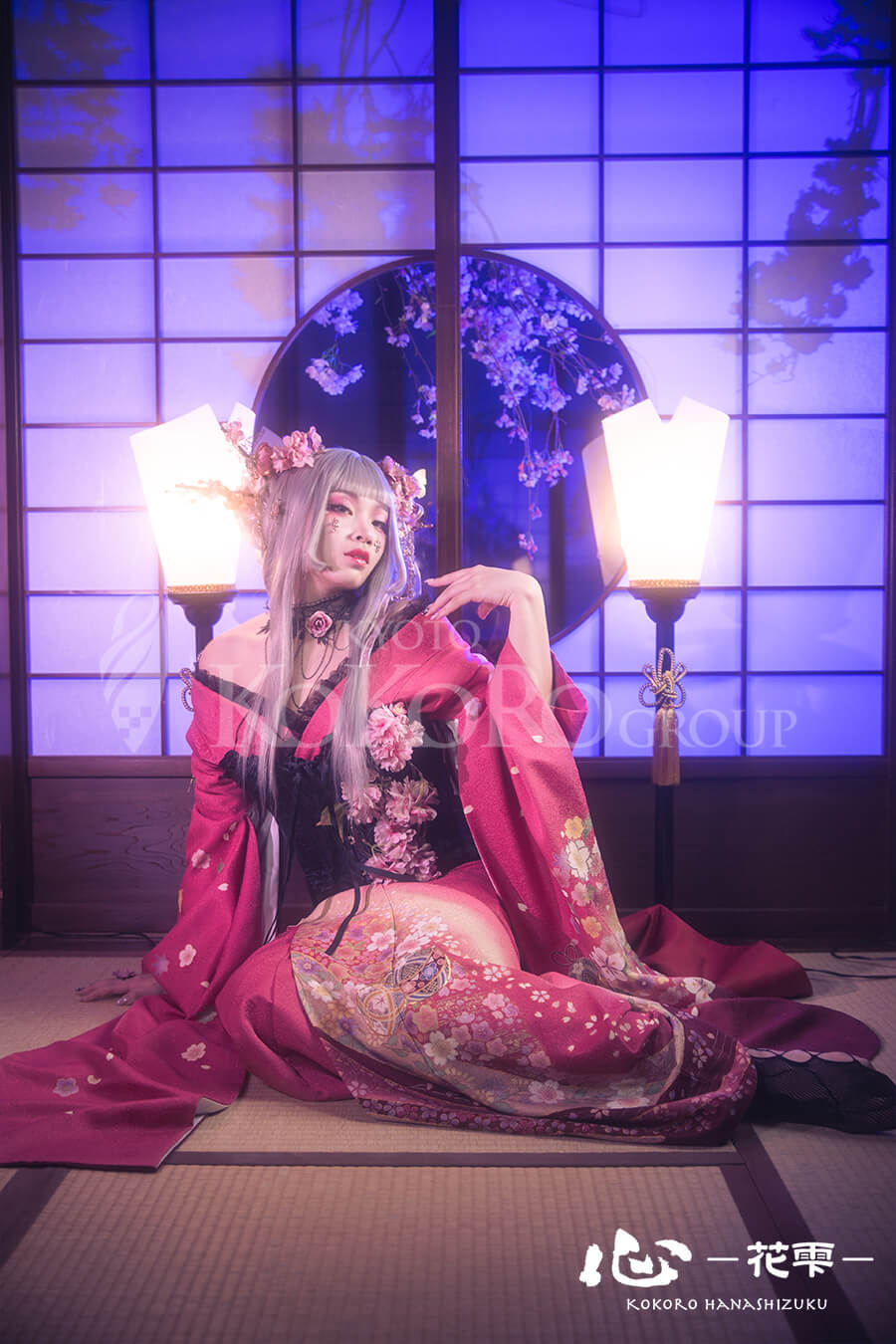 丸窓の八重桜