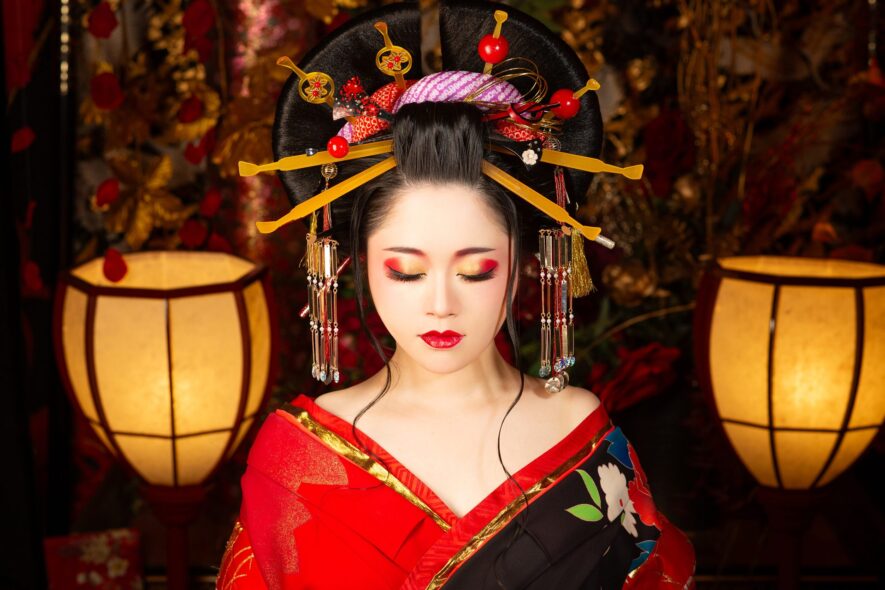 花魁の化粧 白・黒・紅