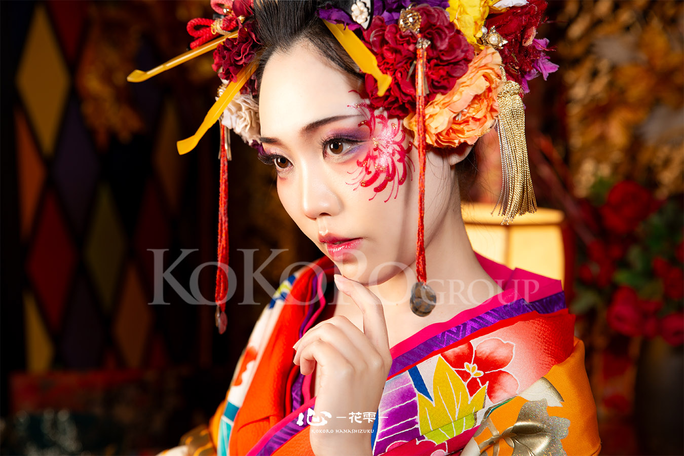 花魁体験のお支度に追加できる彼岸花のフェイスペインティング
